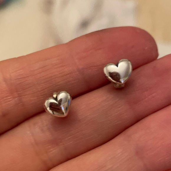 NEW Pandora Heart Stud Earrings - Picture 1 of 2